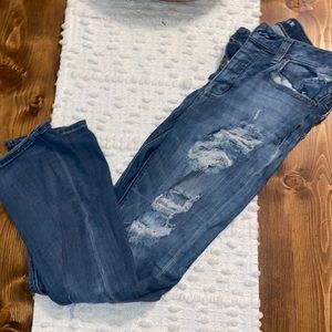 Distressed American Eagle Tom girl jeans